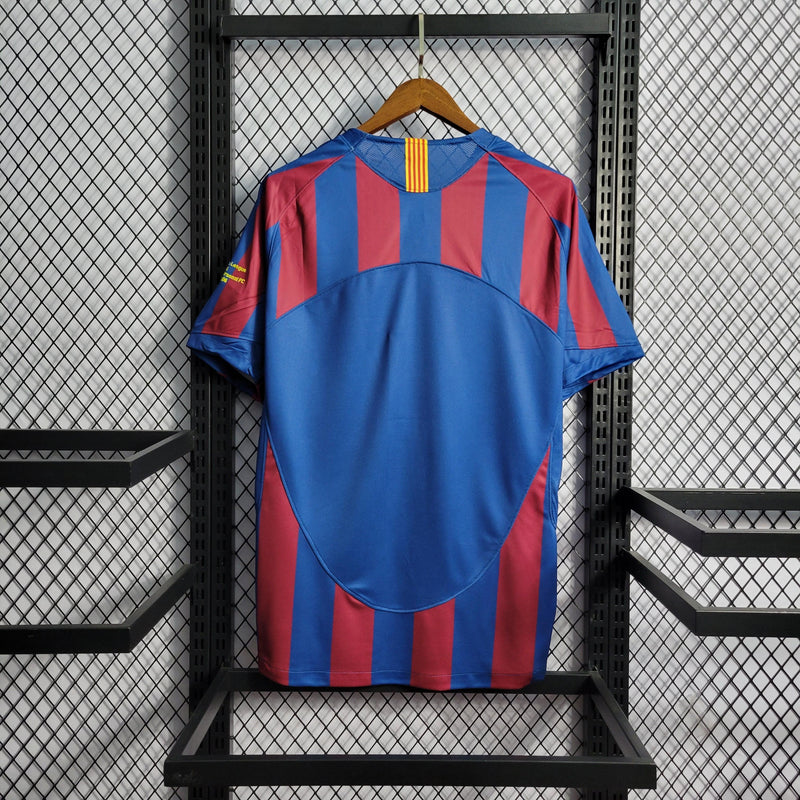 Camisa Barcelona 05/06 Retrô - Azul e Vermelha