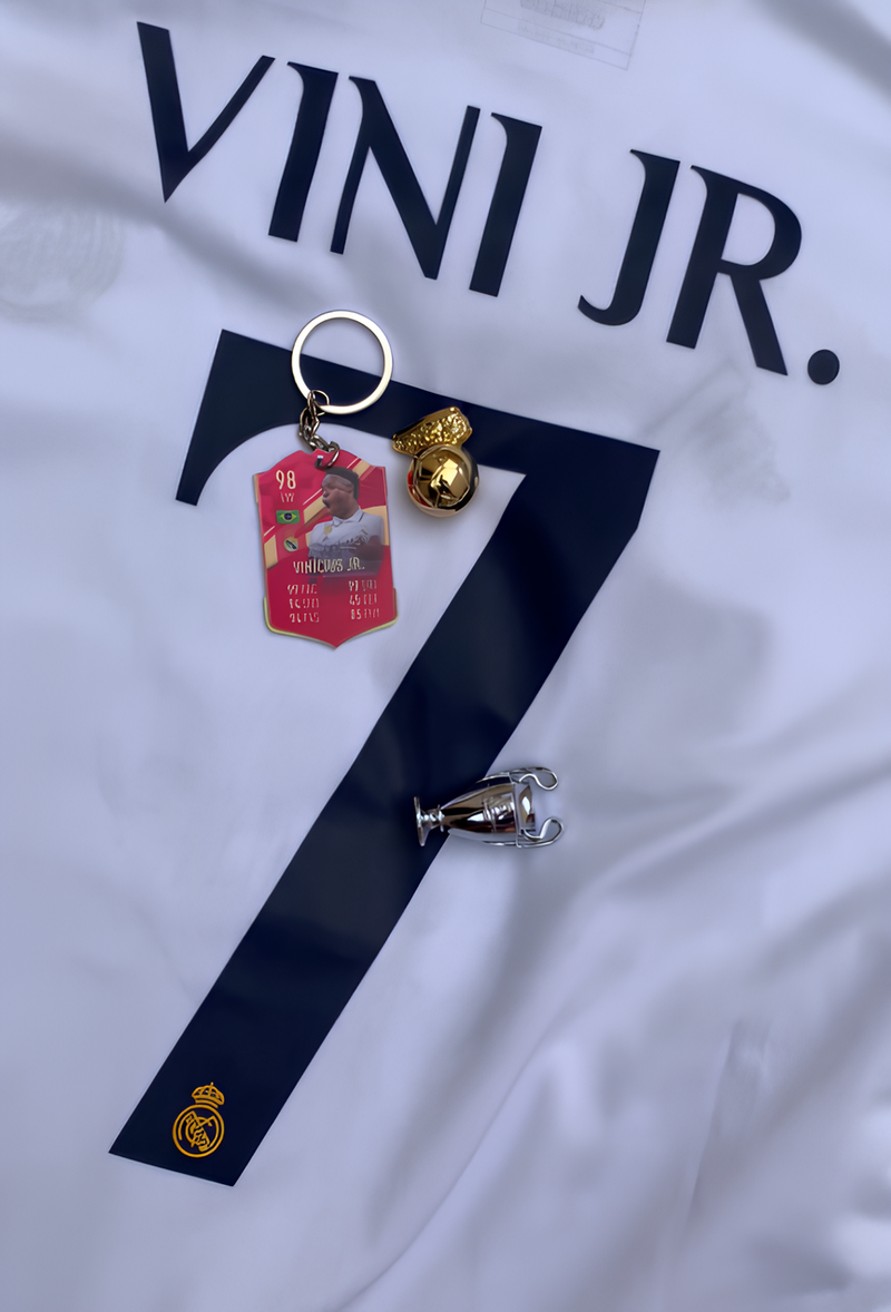 Vinicius Jr 7 Real Madrid Home - Mini Taça - Chaveiro e Bola de Ouro